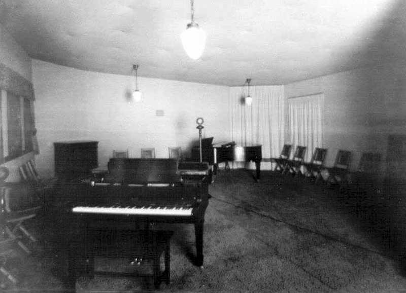  Studio Image